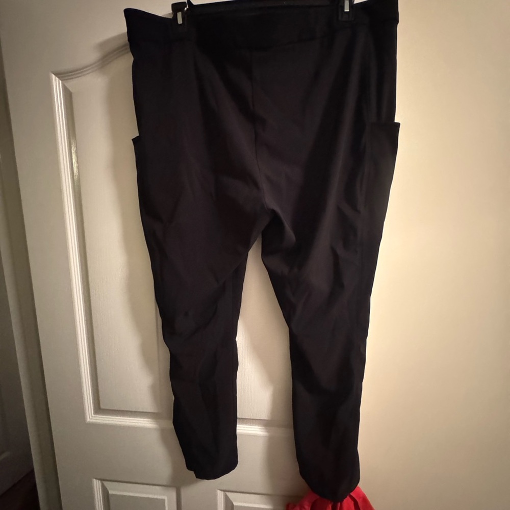 Briggs New York Women’s Black Athleisure Pants